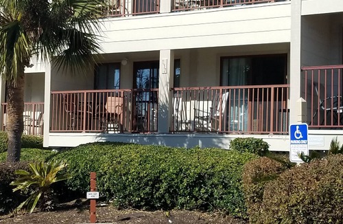 Folly Field Condo | Oceanside 2B/2B Gorgeous Admirals Rown