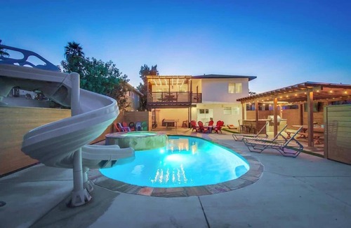 Townsite House | Oceanside Beach House: Pool, Hot Tub, & BBQ Fun!