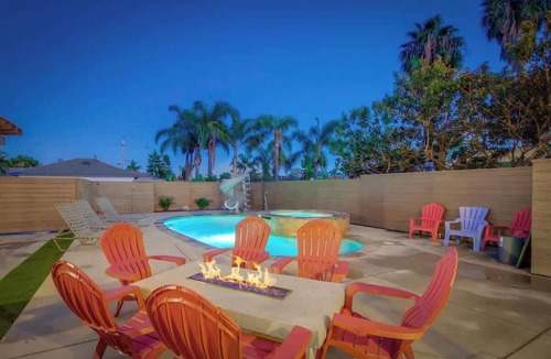 Townsite House | Oceanside Beach House: Pool, Hot Tub, & BBQ Fun!