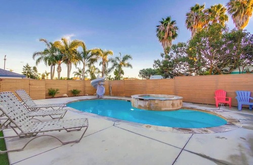 Townsite House | Oceanside Beach House: Pool, Hot Tub, & BBQ Fun!