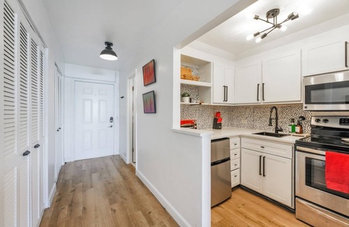 North Bay Village Condo | Oceanside Condo w/Pool, Incredible View & Parking!