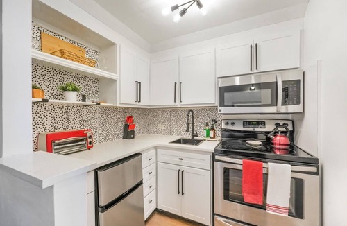 North Bay Village Condo | Oceanside Condo w/Pool, Incredible View & Parking!