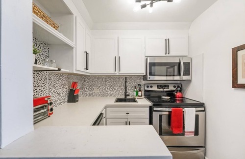 North Bay Village Condo | Oceanside Condo w/Pool, Incredible View & Parking!