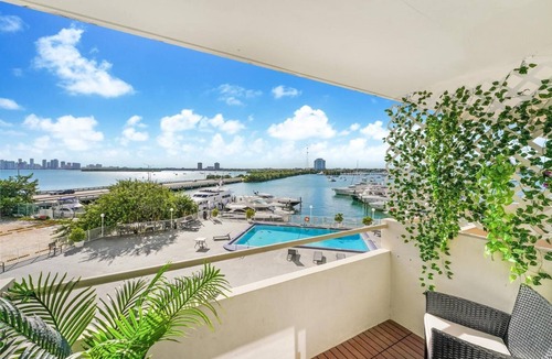 North Bay Village Condo | Oceanside Condo w/Pool, Incredible View & Parking!
