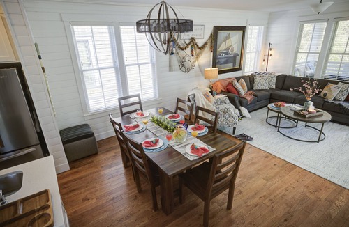 Seabrook House | Oceanside - Dog Friendly - 3pm Checkout