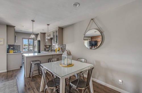 Townsite Condo | Oceanside Harbor Views + Steps from Top Rated Harbor Beach