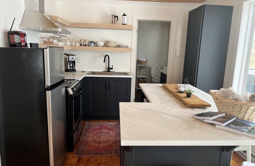 Pouch Cove Cottage | Oceanside Hot Tub Getaway