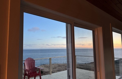 Pouch Cove Cottage | Oceanside Hot Tub Getaway