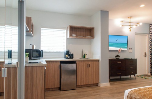 Mid Beach Hotel | Oceanside Hotel and Suites