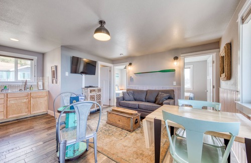 Oceanside Condo | Oceanside Inn #11 - Upstairs Unit