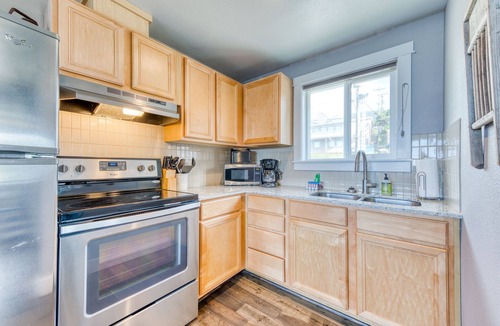 Oceanside Condo | Oceanside Inn #11 - Upstairs Unit