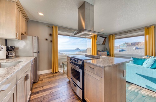 Oceanside Condo | Oceanside Inn #6 - Upstairs Unit