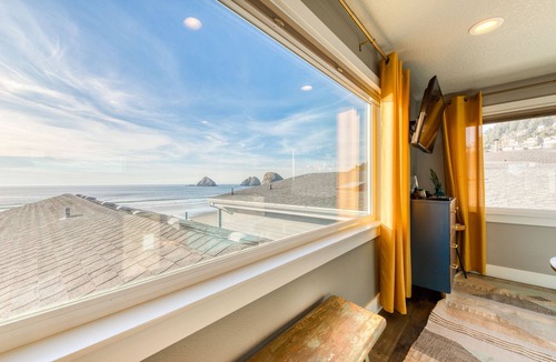 Oceanside Condo | Oceanside Inn #6 - Upstairs Unit