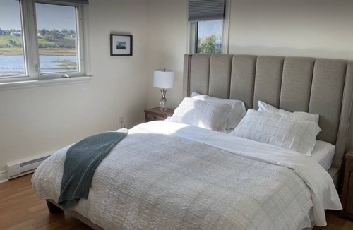 Lawrencetown House | Oceanside Lawrencetown Beach House 2 minutes from beaches