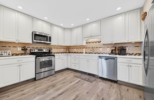 Ocean Isle Beach House | Oceanside/Private Beach Walkway no streets to cross-Sleeps 14, Upscale, Pool
