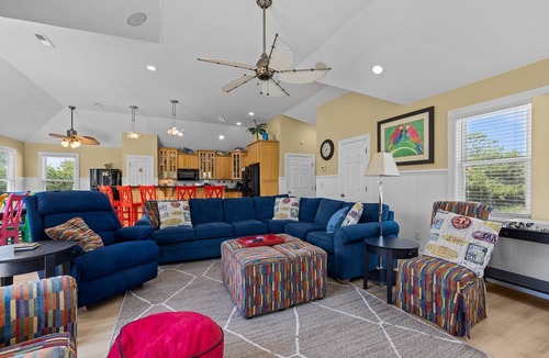 Emerald Isle House | Oceanside,private pool,golf cart,elevator,easy beach access,in Spinnaker's Reach