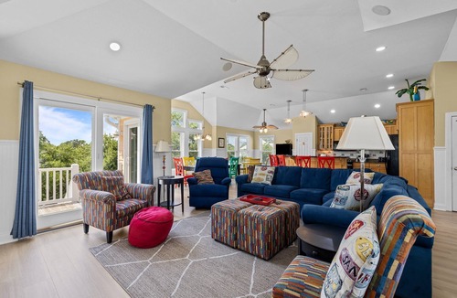 Emerald Isle House | Oceanside,private pool,golf cart,elevator,easy beach access,in Spinnaker's Reach