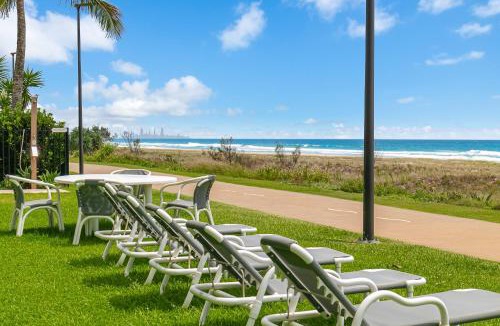 Bilinga Apartment | Oceanside Resort - Absolute Beachfront Apartments