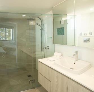 Bilinga Apartment | Oceanside Resort - Absolute Beachfront Apartments