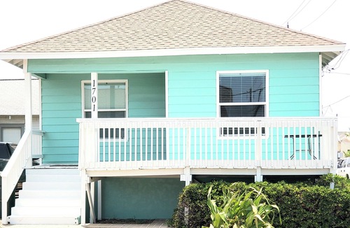 San Jacinto House | Oceanside right next to the beach!