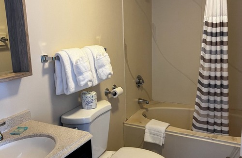 Rockland House | Oceanview 2 Double Beds