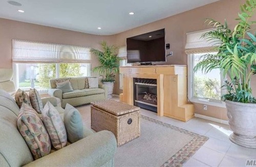 Lido Beach House | Oceanview beach house with private beaches