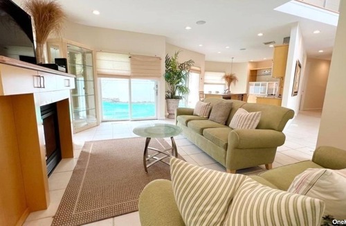 Lido Beach House | Oceanview beach house with private beaches