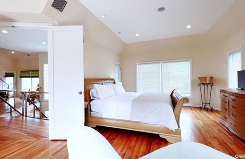 Lido Beach House | Oceanview beach house with private beaches