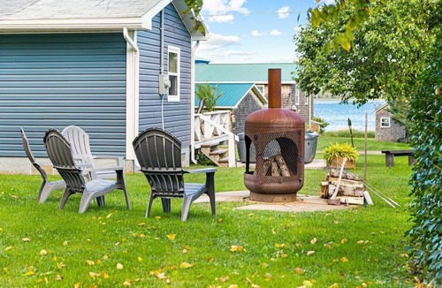 Cormierville Cottage | Oceanview beach style cottage W/hot tub