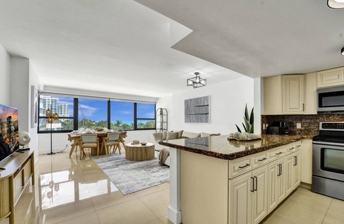 Mid Beach Apartment | Oceanview condo w beach service/504