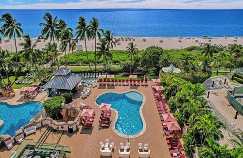 Mid Beach Apartment | Oceanview condo w beach service/504