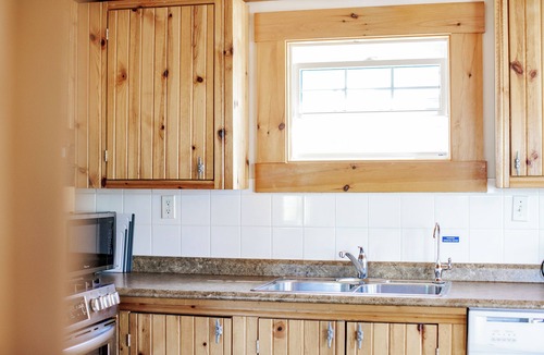 Boutiliers Point Cottage | Oceanview Cottage | Private Wood-Fired Hot Tub | Sauna | Near Halifax