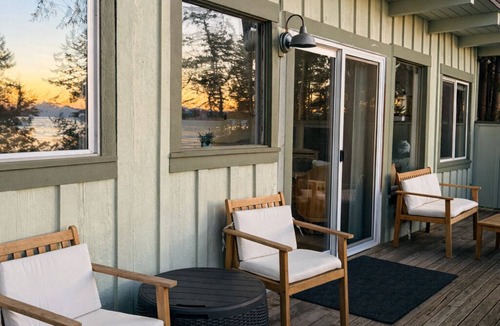 La Conner Cottage | Oceanview cottage, Near Tullips