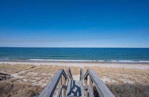 East Sandwich House | Oceanview Hideaway with Private Beach Access