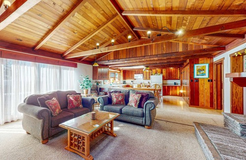 Mendocino House | Oceanview home - Hot tub & Steps to Russian Gulch