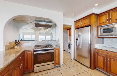 Fort Bragg House | Oceanview Home with Hot Tub & Private Beach Access