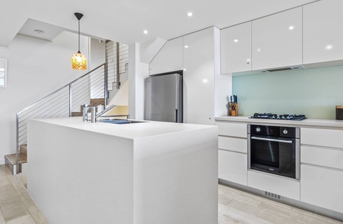 Port Fairy Apartment | Oceanview - modern & stylish beachfront home