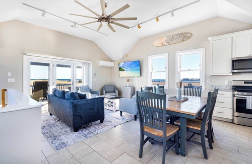 Hampton House | Oceanview Oasis | 5 Mins Walk To Hampton Beach