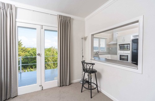 Whangarei House | Oceanview Oasis - with pool and spa!