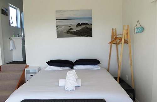 Onetangi House | Oceanview Onetangi