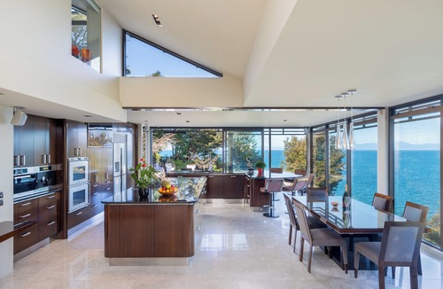 Ngaio Bay Cabin | Oceanview Penthouse Suite & Beach Access