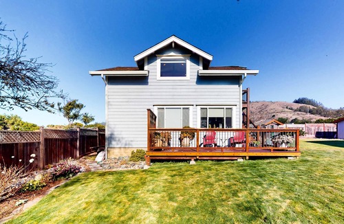 Elk House | Oceanview Studio - Beach, Fireplace & Deck