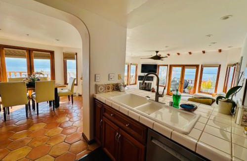Avalon Villa | Oceanview villa w balcony & pool access