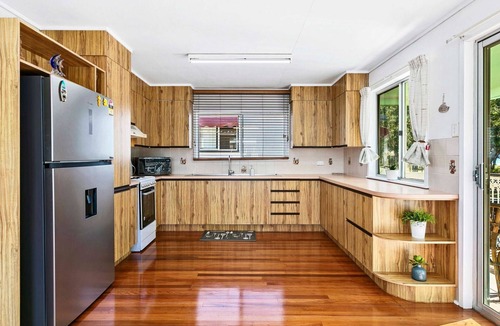 Traviston House | OceanViews on Burrum Whole