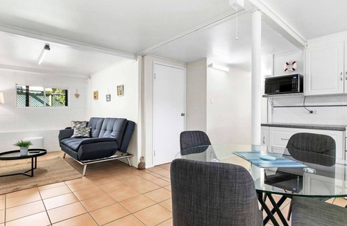 Traviston House | OceanViews on Burrum Whole