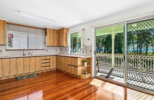 Traviston House | OceanViews on Burrum Up