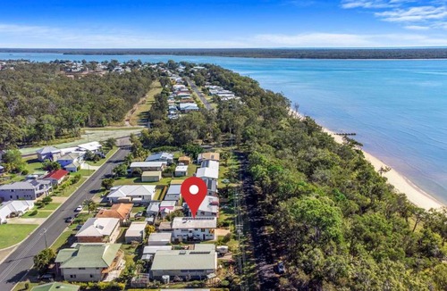 Traviston House | OceanViews on Burrum Whole