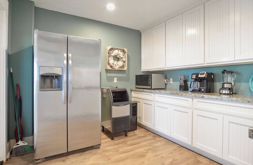 Crystal Beach House | Oceanviews | Small Dogs OK | Dog Run | Luxe