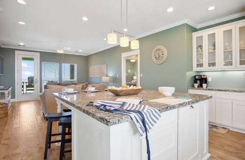 Crystal Beach House | Oceanviews | Small Dogs OK | Dog Run | Luxe