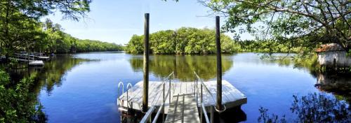 Sopchoppy House | Ochlockonee River Cottage with Scenic Island Vista in Wakulla County, FL